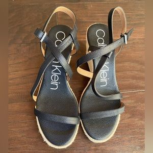 Calvin Klein Womens Bellemine Espadrille Leather Wedge Sandals